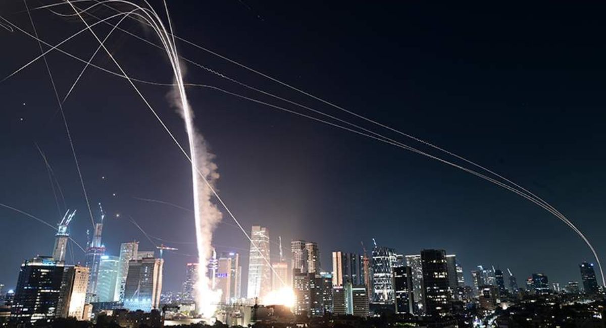 Israel Warns 'Tehran Will Burn' After Deadly Missile Barrage by Iran