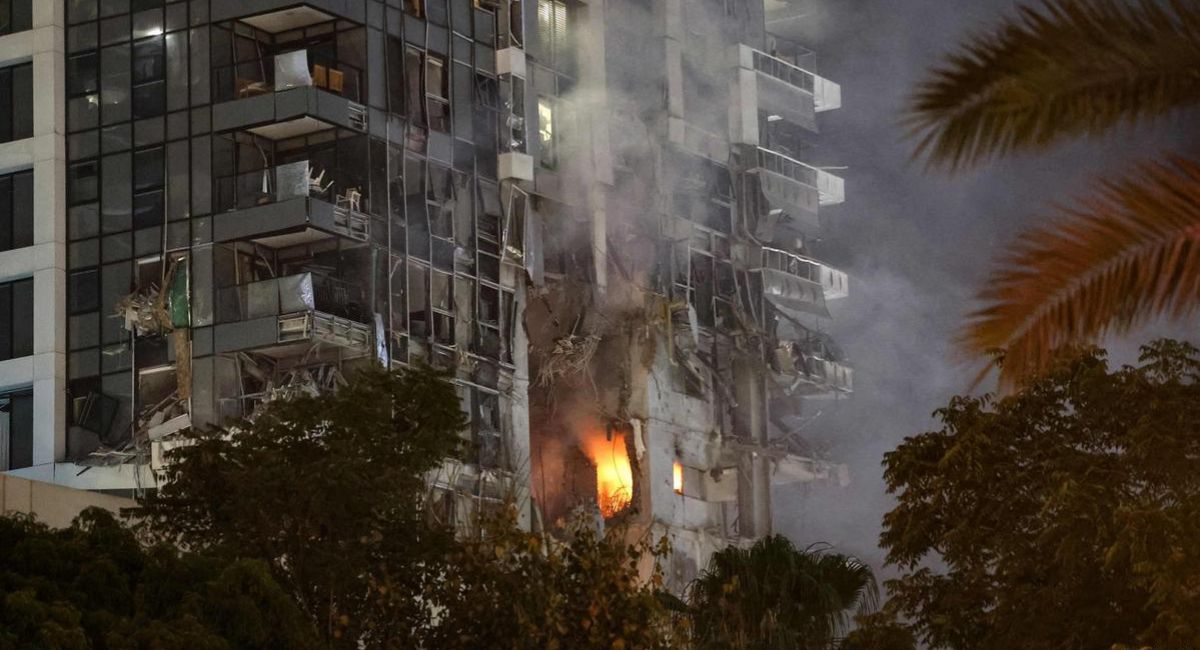 Israel Warns 'Tehran Will Burn' After Deadly Missile Barrage by Iran